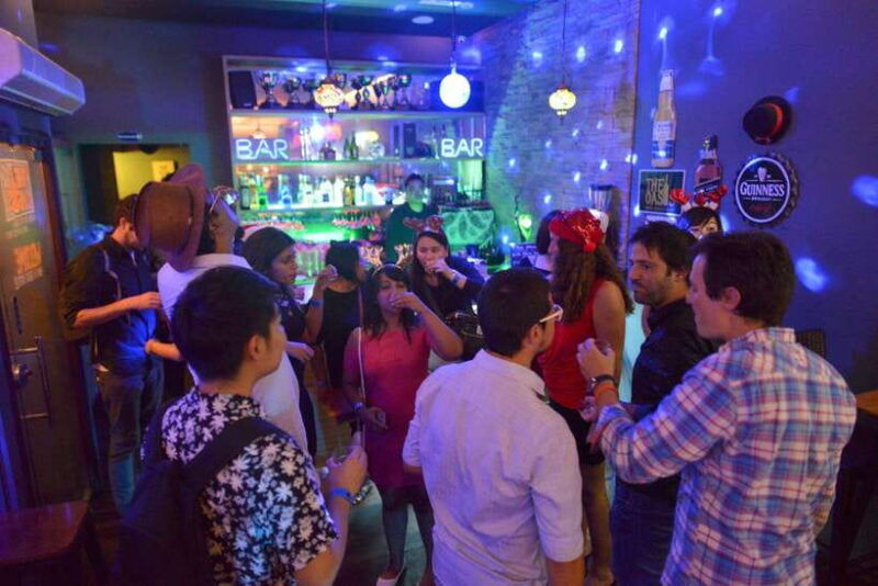 singapore-pub-crawl-party-like-a-local