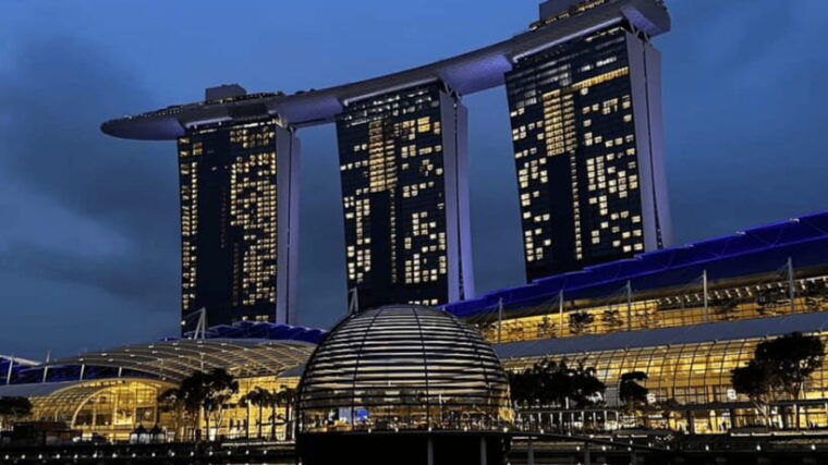 singapore-sunset-river-cruise-and-glittering-light-shows