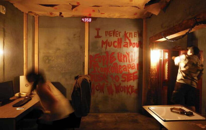 singapore-trapped-escape-room-entry-ticket
