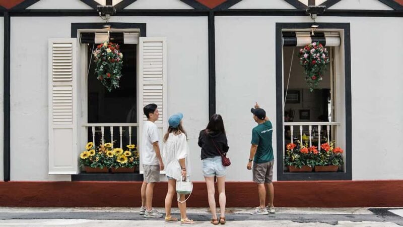 Singapore: Walking Tour with Immigrant Stories & Snacks () - Key Points