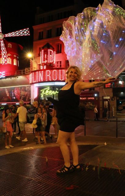 singing-montmartre-by-night-with-a-diva
