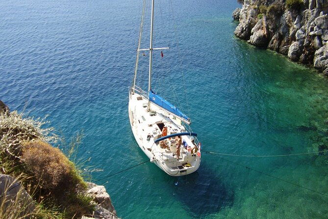 single-day-sail-boat-cruise-with-swimming-snorkeling-drinks-and-lunch
