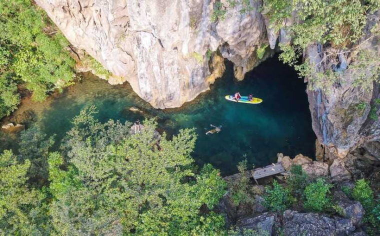 sinh-ton-valley-tour-explore-dark-cave-and-e-cave