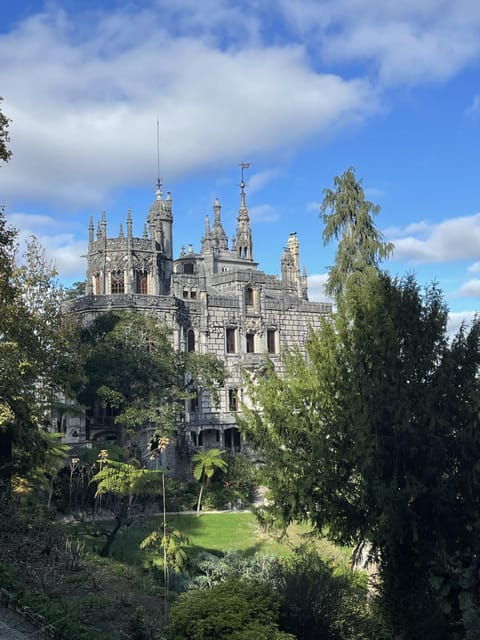 sintra-highlights-private-local-tour-palaces-views