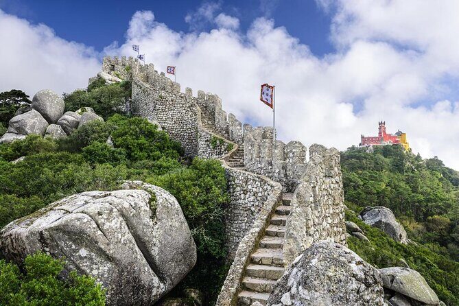 Sintra Mountain Guided Tour: Pena Palace & Moorish Castle Tickets - Key Points  