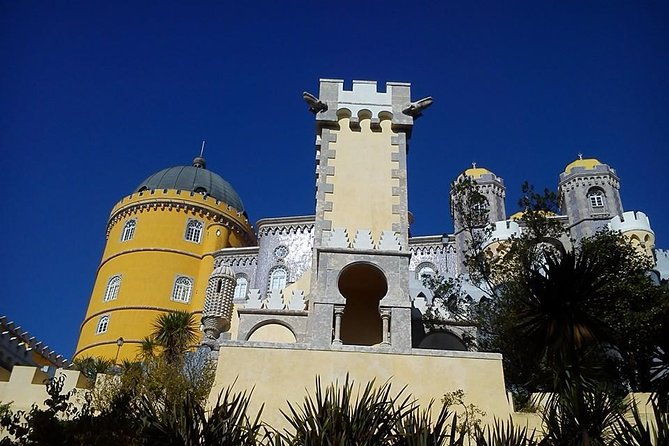 sintra-pena-palace-cabo-roca-cascais-small-group-from-lisbon