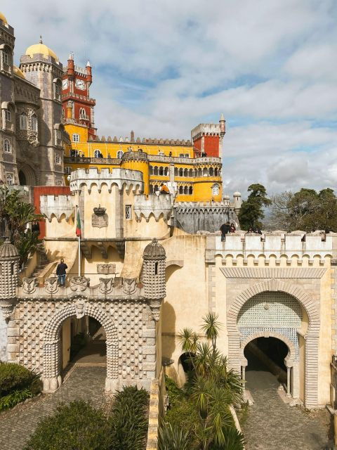 sintra-pena-palace-park-cabo-da-roca-cascais-day-tour