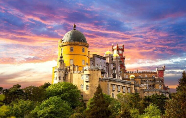 sintra-pena-palace-park-cabo-da-roca-cascais-day-tour