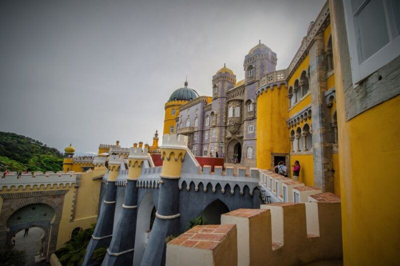 sintra-walking-tour-with-palace-castle-and-old-town-visit