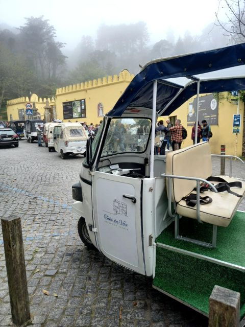 sintra1-hour-tuk-tuk-experience-to-pena-palace3-monuments