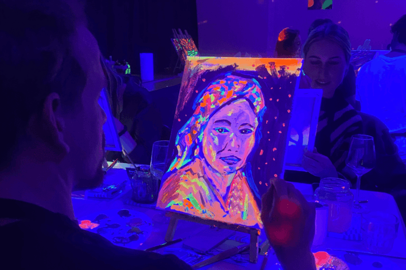 sip-and-paint-in-the-dark-at-rembrandt-van-wine-london