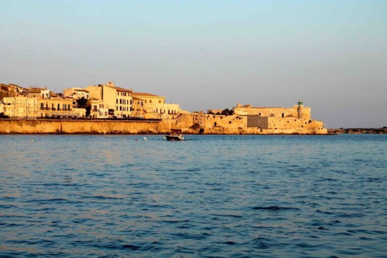 siracusa-ortygia-island-boat-tour-with-grotto-visit