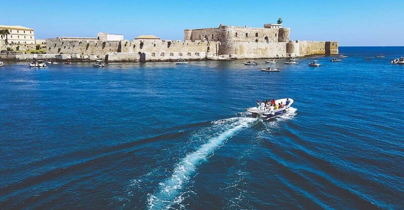 siracusa-private-boat-excursion-to-ortigia-with-prosecco