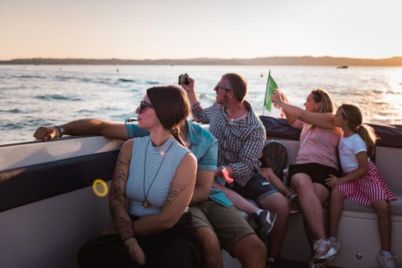 sirmione-sunset-boat-cruise-with-local-wine