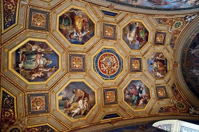 sistine-chapel-morning-tour-with-vatican-museums-galleries-raphael-rooms