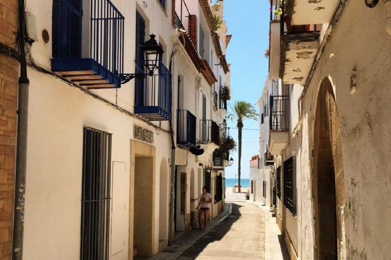 sitges-sailboat-trip-walking-tour-and-wine-cellar-tour