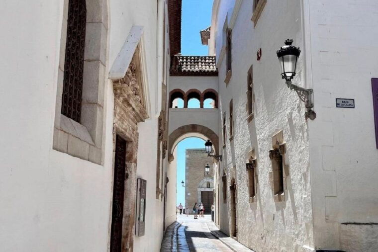 sitges-sailboat-trip-walking-tour-and-wine-cellar-tour
