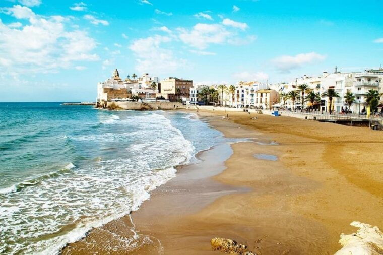 sitges-sailboat-trip-walking-tour-and-wine-cellar-tour