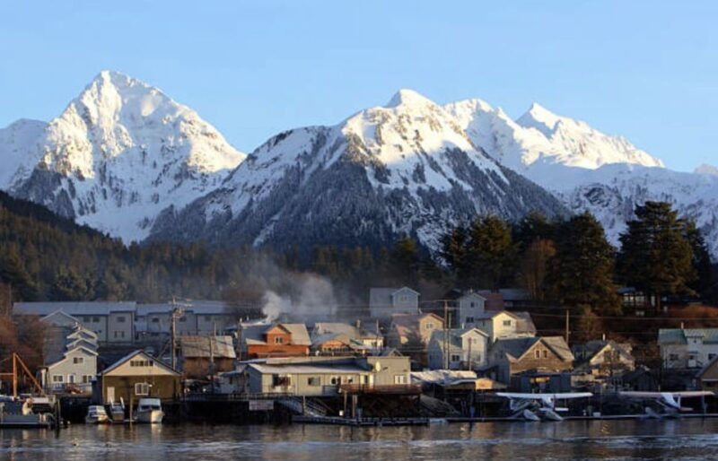 sitka-totem-poles-raptor-centre-fortress-of-bears-tour