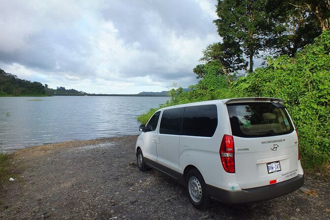 sjo-airport-transfer-for-6-people-to-la-fortunaarenal-volcano