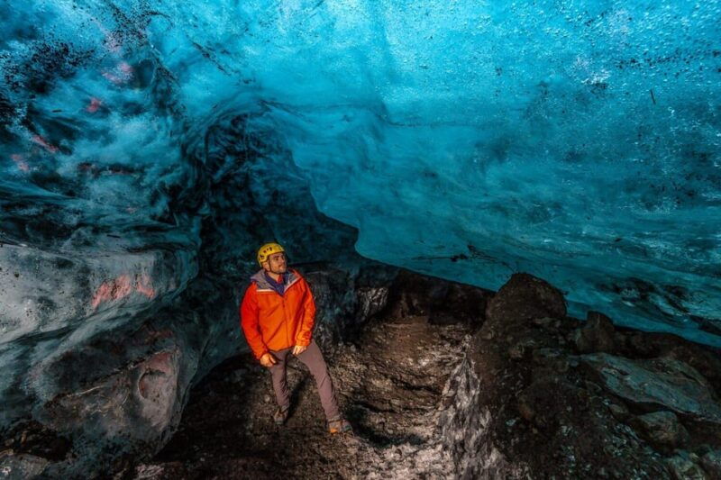skaftafell-blue-ice-cave-glacier-hike-on-vatnajokull