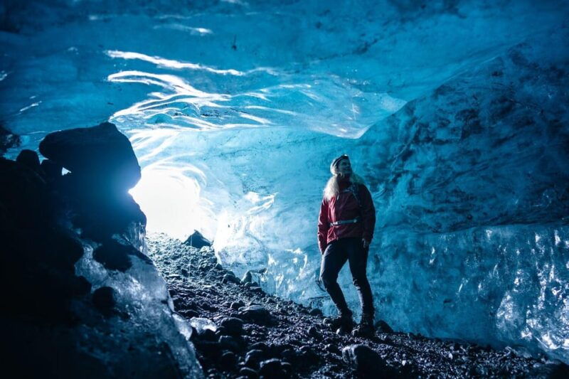skaftafell-blue-ice-cave-glacier-hike-on-vatnajokull