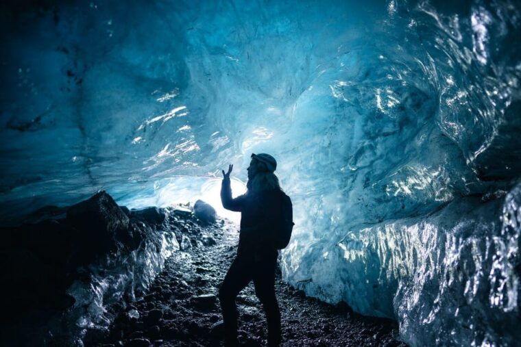 skaftafell-blue-ice-cave-glacier-hike-on-vatnajokull
