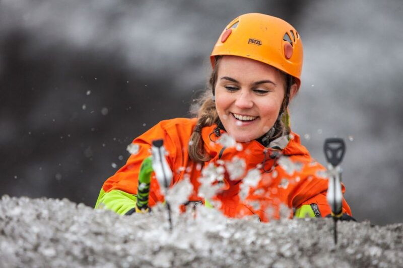 skaftafell-glacier-hike-and-ice-climbing-guided-experience