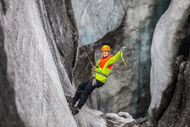 skaftafell-glacier-hike-and-ice-climbing-guided-experience