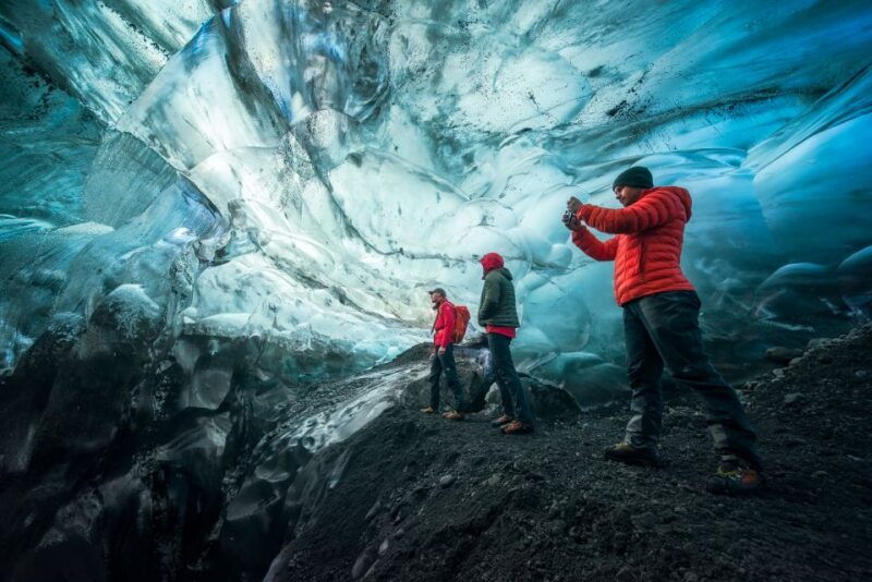 skaftafell-ice-cave-experience
