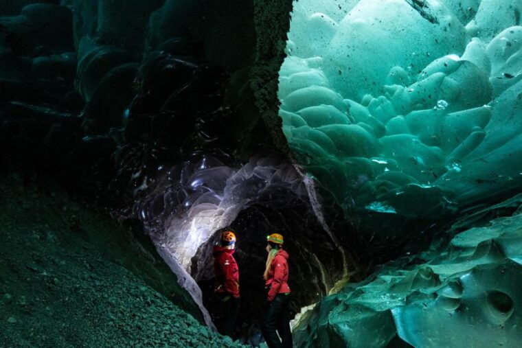 skaftafell-ice-cave-experience