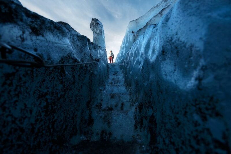 skaftafell-ice-cave-tour-and-glacier-hike