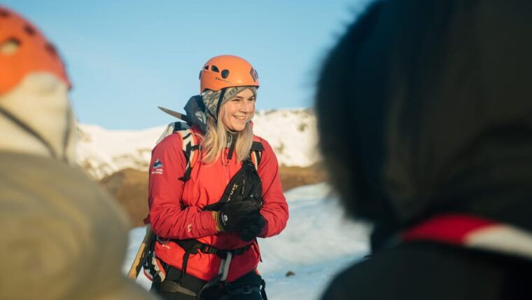 skaftafell-small-group-glacier-hike-on-vatnajokull-easy