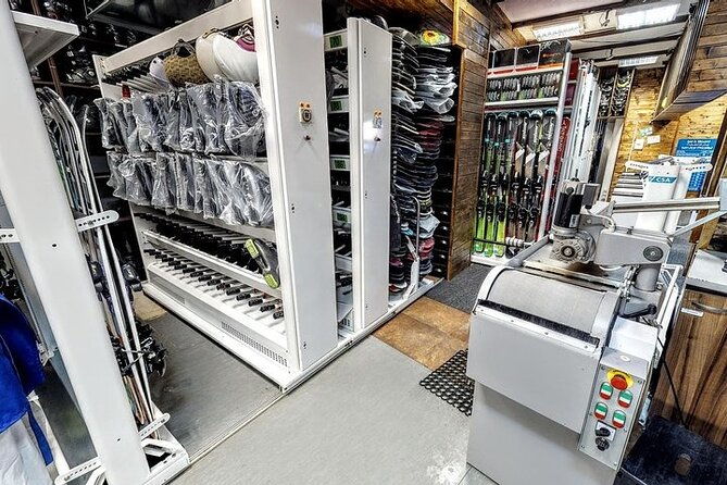 ski-and-snowboard-equipment-rental-in-bansko-2