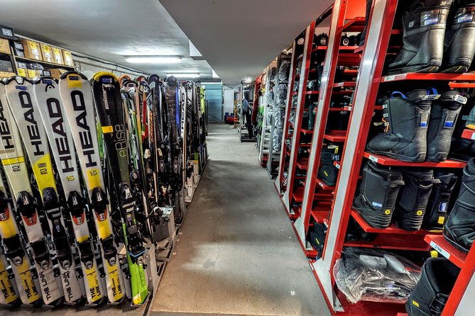 ski-and-snowboard-equipment-rental-in-bansko