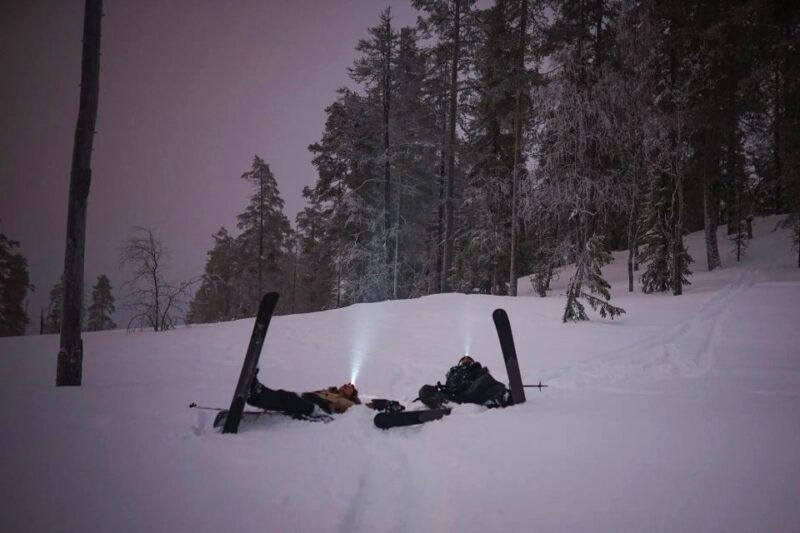 ski-trekking-under-the-northern-lights-2