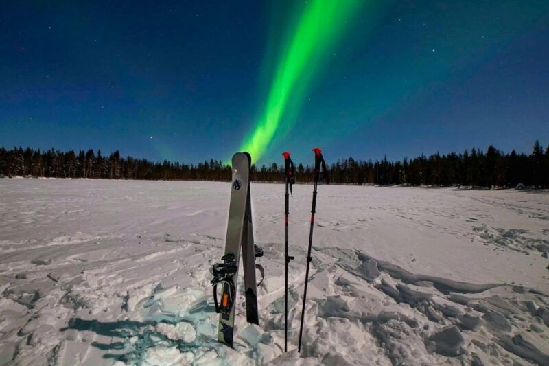 ski-trekking-under-the-northern-lights-2