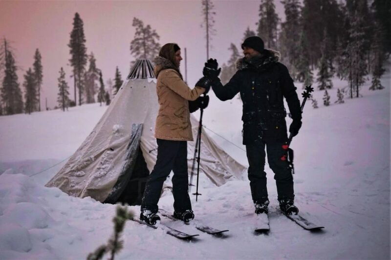 ski-trekking-under-the-northern-lights-2