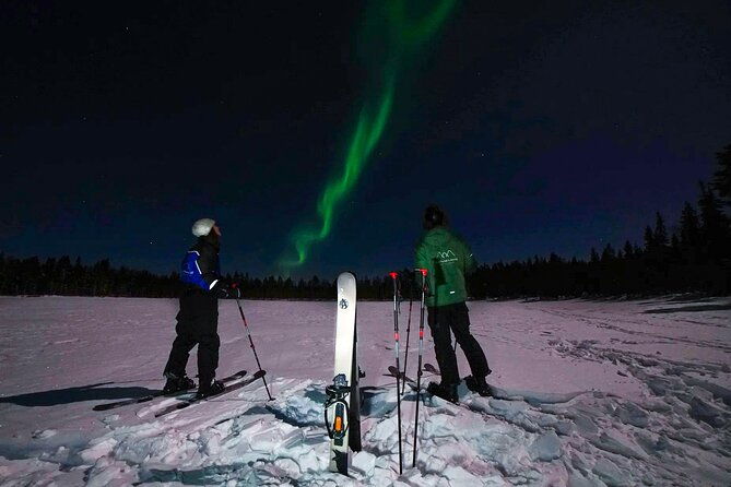 ski-trekking-under-the-northern-lights