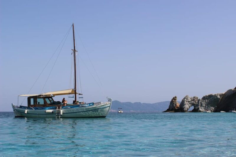 skiathos-boat-cruise-with-dinner-sunset-viewing