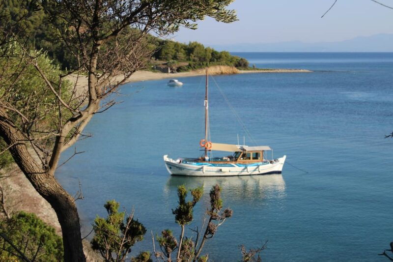 skiathos-boat-cruise-with-dinner-sunset-viewing