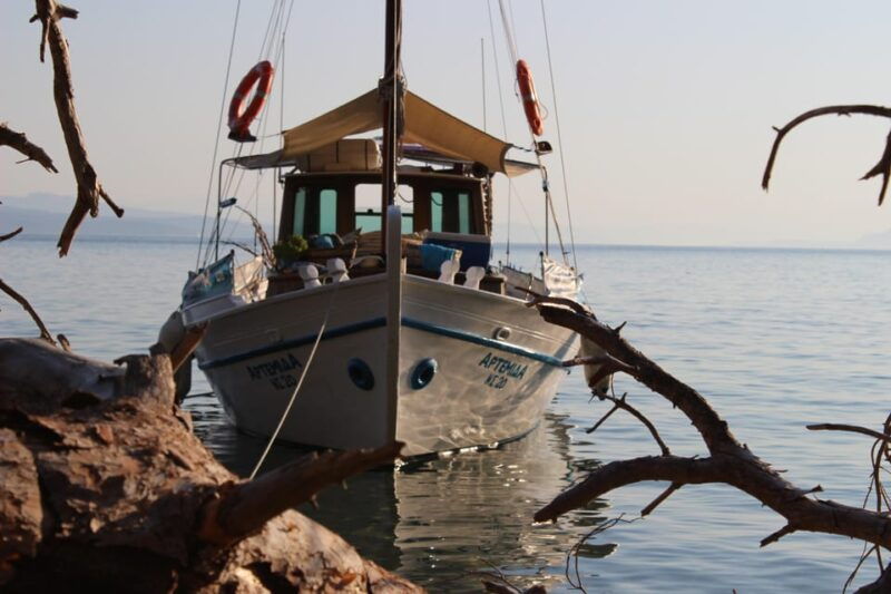 skiathos-boat-cruise-with-dinner-sunset-viewing