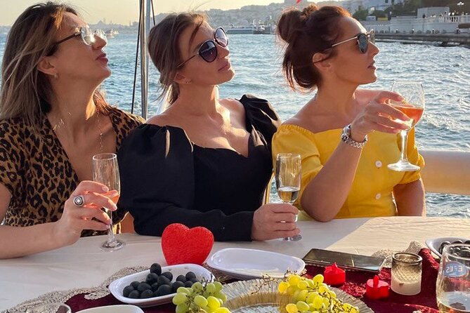 skip-line-old-town-tour-with-bosphorus-yacht-ride