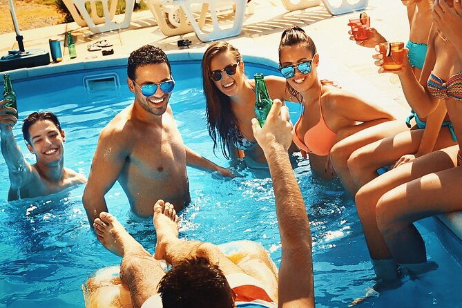 skip-the-line-at-vegas-clubs-with-a-party-bus-2