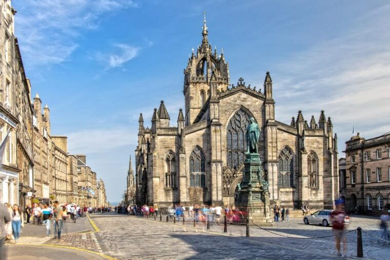 skip-the-line-edinburgh-castle-with-old-town-walking-tour