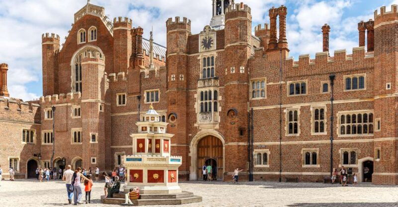skip-the-line-hampton-court-palace-from-london-by-car