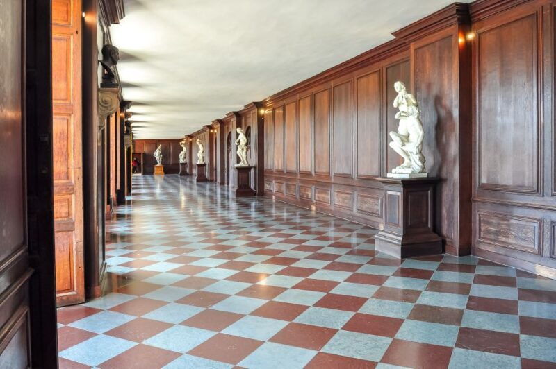 skip-the-line-hampton-court-palace-from-london-by-car