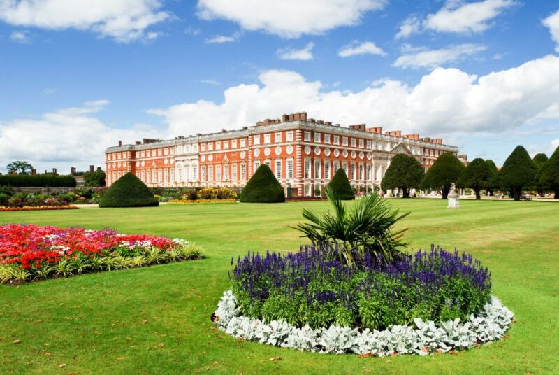 skip-the-line-hampton-court-palace-from-london-by-car