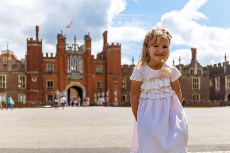 skip-the-line-hampton-court-palace-from-london-by-car