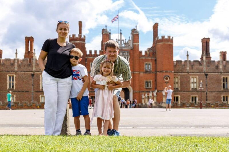 skip-the-line-hamptoncourtpalace-guided-day-trip-from-london